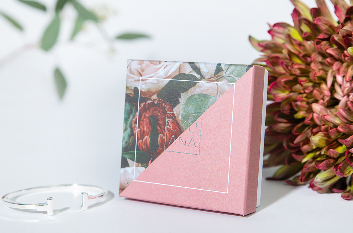In Artikel Verpackung und Blume